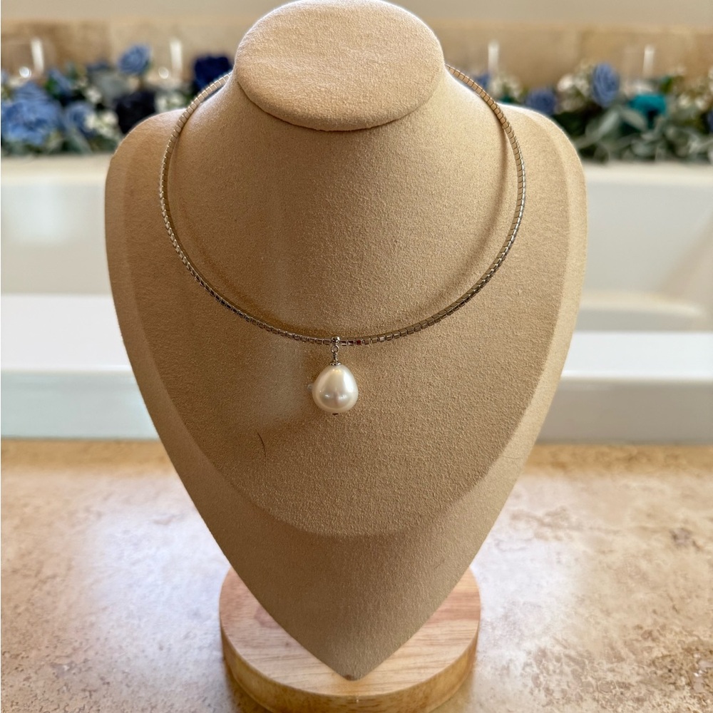 Elegant Pearl Pendant Necklace